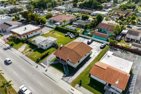 Commercial property in Miami, Florida № 1293833 - photo 26