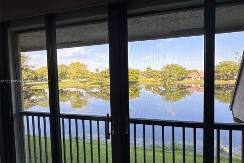 Copropriété à vendre à Sunrise, Floride: 2 chambres, 85.93 m2 № 1075350 - photo 2