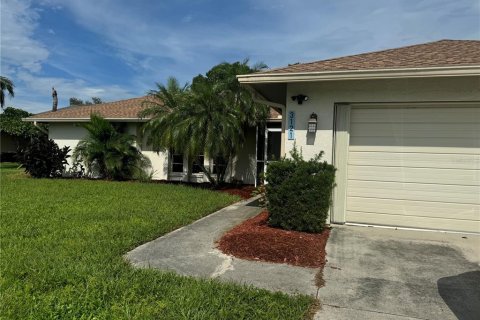 House in Cape Coral, Florida 3 bedrooms, 150.5 sq.m. № 1335379 - photo 4