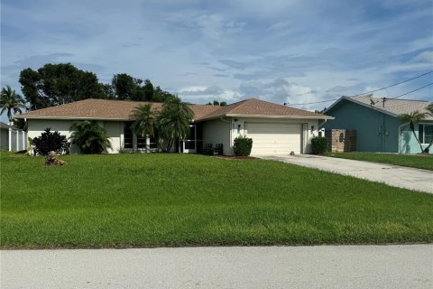 House in Cape Coral, Florida 3 bedrooms, 150.5 sq.m. № 1335379 - photo 3