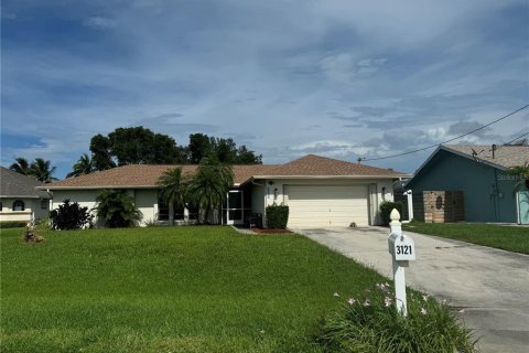 House in Cape Coral, Florida 3 bedrooms, 150.5 sq.m. № 1335379 - photo 2