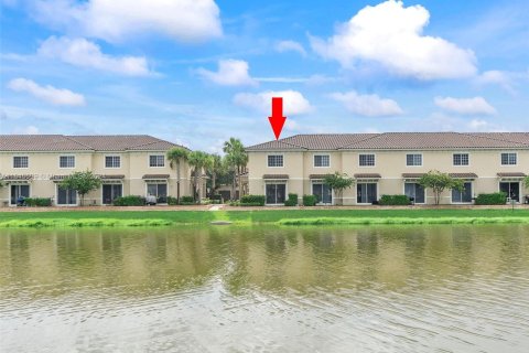 Adosado en venta en Miramar, Florida, 3 dormitorios, 159.79 m2 № 1329344 - foto 1