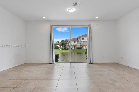 Adosado en venta en Miramar, Florida, 3 dormitorios, 159.79 m2 № 1329344 - foto 5