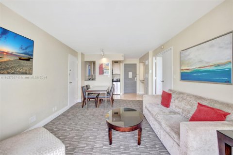 Condo in Fort Lauderdale, Florida, 1 bedroom  № 1329326 - photo 19