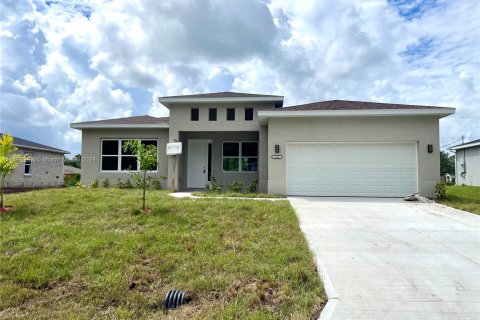 House in Palm Bay, Florida 4 bedrooms № 1331648 - photo 1