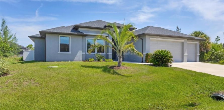 House in Port Charlotte, Florida 3 bedrooms, 176.7 sq.m. № 1307290