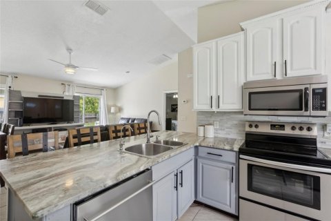 Villa ou maison à vendre à Kissimmee, Floride: 3 chambres, 128.48 m2 № 1307289 - photo 9