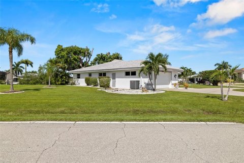 Villa ou maison à vendre à Punta Gorda, Floride: 3 chambres, 189.99 m2 № 1302194 - photo 10