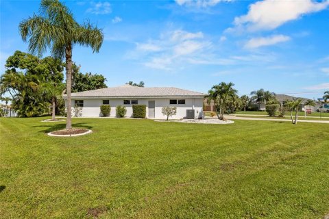 Villa ou maison à vendre à Punta Gorda, Floride: 3 chambres, 189.99 m2 № 1302194 - photo 11