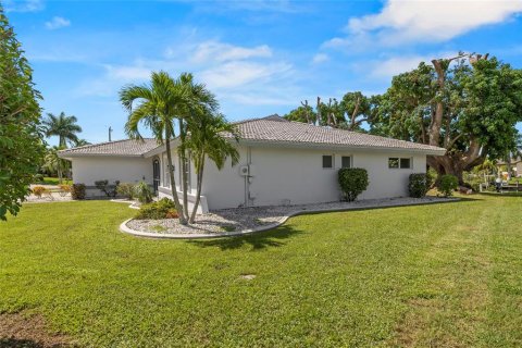 House in Punta Gorda, Florida 3 bedrooms, 189.99 sq.m. № 1302194 - photo 8