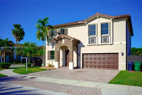 Casa en venta en Miami, Florida, 4 dormitorios, 245.26 m2 № 1050941 - foto 1