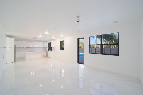 Casa en venta en Miami, Florida, 4 dormitorios, 245.26 m2 № 1050941 - foto 10