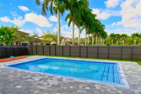 Casa en venta en Miami, Florida, 4 dormitorios, 245.26 m2 № 1050941 - foto 5