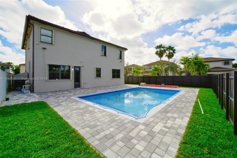 Villa ou maison à vendre à Miami, Floride: 4 chambres, 245.26 m2 № 1050941 - photo 3