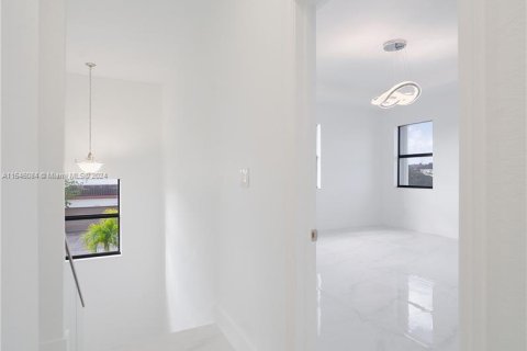 Casa en venta en Miami, Florida, 4 dormitorios, 245.26 m2 № 1050941 - foto 17