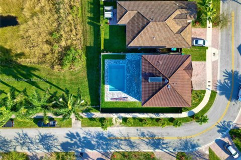 Villa ou maison à vendre à Miami, Floride: 4 chambres, 245.26 m2 № 1050941 - photo 7