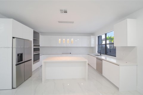 Casa en venta en Miami, Florida, 4 dormitorios, 245.26 m2 № 1050941 - foto 11