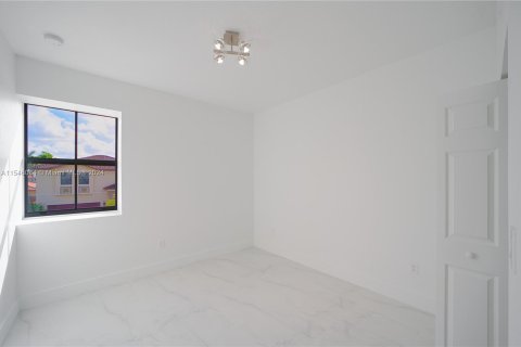 Casa en venta en Miami, Florida, 4 dormitorios, 245.26 m2 № 1050941 - foto 23