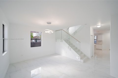 Casa en venta en Miami, Florida, 4 dormitorios, 245.26 m2 № 1050941 - foto 9