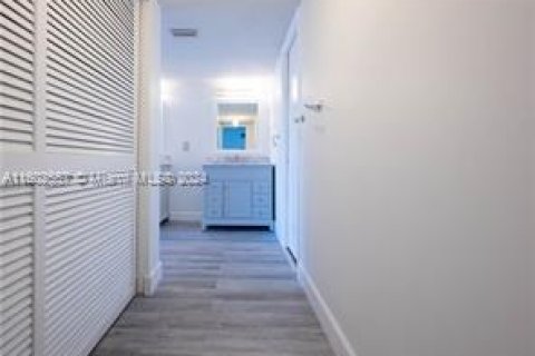 Copropriété à vendre à Miami, Floride: 2 chambres, 122.63 m2 № 1221097 - photo 10