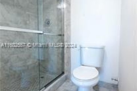 Condo in Miami, Florida, 2 bedrooms  № 1221097 - photo 11