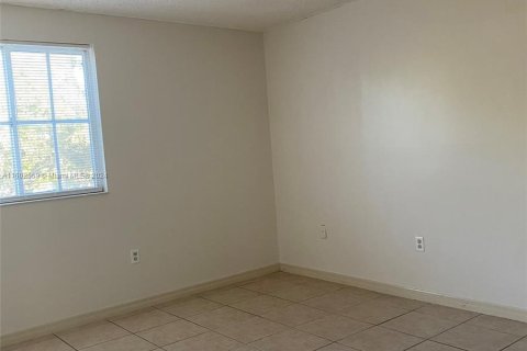 Condominio en venta en Hialeah, Florida, 1 dormitorio, 69.58 m2 № 1221098 - foto 8