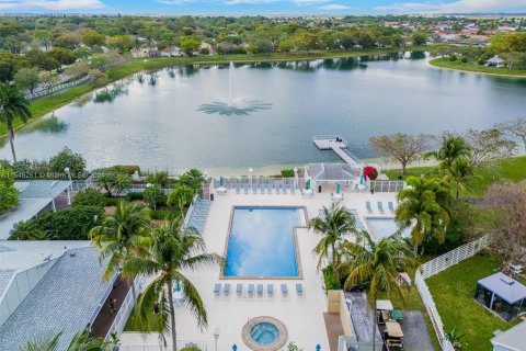 Copropriété à vendre à Miami, Floride: 2 chambres, 64.47 m2 № 1047539 - photo 27