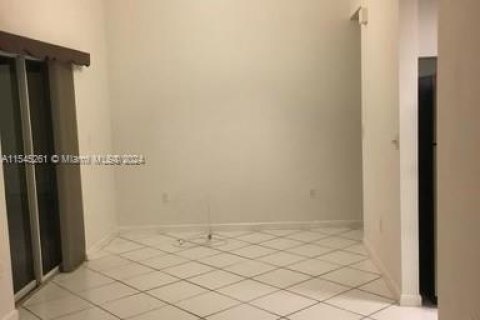 Condo in Miami, Florida, 2 bedrooms  № 1047539 - photo 4