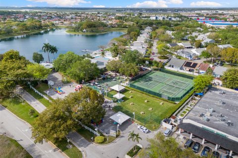 Copropriété à vendre à Miami, Floride: 2 chambres, 64.47 m2 № 1047539 - photo 25