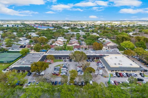 Condo in Miami, Florida, 2 bedrooms  № 1047539 - photo 28