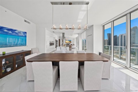 Condominio en venta en Sunny Isles Beach, Florida, 4 dormitorios, 360.18 m2 № 1241364 - foto 16