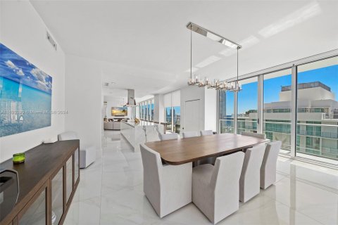 Condominio en venta en Sunny Isles Beach, Florida, 4 dormitorios, 360.18 m2 № 1241364 - foto 15