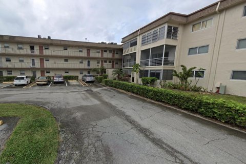 Condominio en venta en Palm Springs, Florida, 1 dormitorio, 83.61 m2 № 1162061 - foto 3