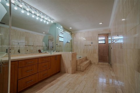 Casa en venta en Miami, Florida, 5 dormitorios, 278.8 m2 № 1269874 - foto 5