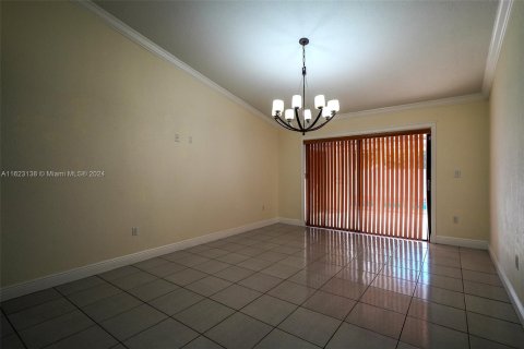 House in Miami, Florida 5 bedrooms, 278.8 sq.m. № 1269874 - photo 19