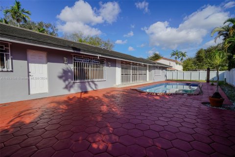 Casa en venta en Miami, Florida, 5 dormitorios, 278.8 m2 № 1269874 - foto 27