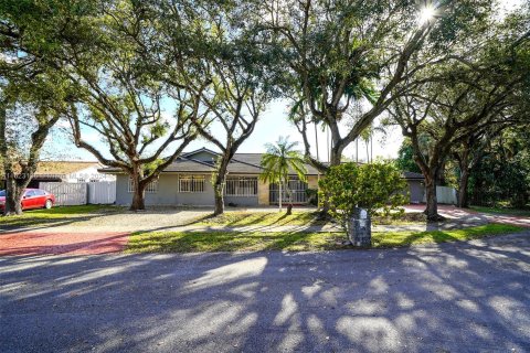 Villa ou maison à vendre à Miami, Floride: 5 chambres, 278.8 m2 № 1269874 - photo 1