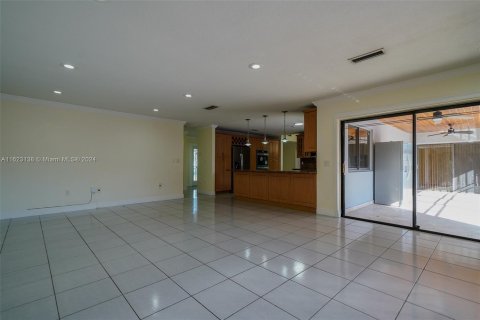 House in Miami, Florida 5 bedrooms, 278.8 sq.m. № 1269874 - photo 9