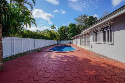 Casa en venta en Miami, Florida, 5 dormitorios, 278.8 m2 № 1269874 - foto 24