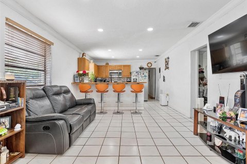 Casa en venta en Miami, Florida, 4 dormitorios, 105.72 m2 № 1360757 - foto 10