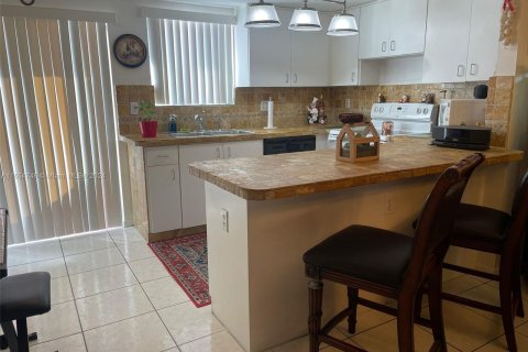 Condo in Miami, Florida, 2 bedrooms  № 1360704 - photo 3