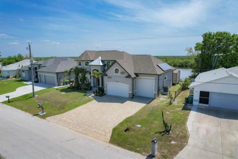 House in Port Charlotte, Florida 5 bedrooms, 230.03 sq.m. № 1084555 - photo 20