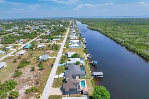 House in Port Charlotte, Florida 5 bedrooms, 230.03 sq.m. № 1084555 - photo 15