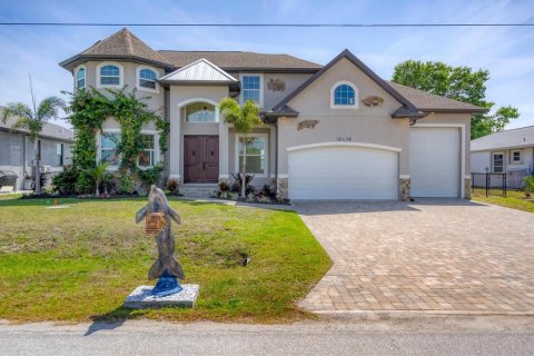 House in Port Charlotte, Florida 5 bedrooms, 230.03 sq.m. № 1084555 - photo 24