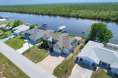 House in Port Charlotte, Florida 5 bedrooms, 230.03 sq.m. № 1084555 - photo 17