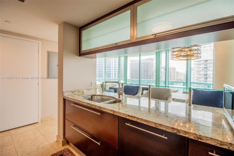 Condo in Miami Beach, Florida, 2 bedrooms  № 1091362 - photo 10