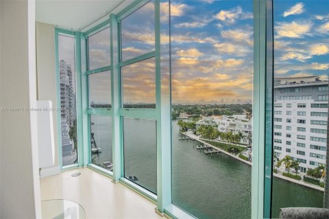 Condo in Miami Beach, Florida, 2 bedrooms  № 1091362 - photo 25