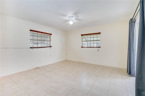 House in Margate, Florida 2 bedrooms, 116.78 sq.m. № 1073098 - photo 19