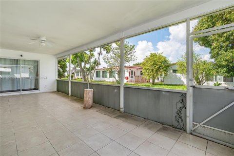 Villa ou maison à vendre à Margate, Floride: 2 chambres, 116.78 m2 № 1073098 - photo 23
