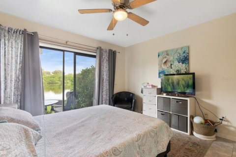 Condo in Saint Petersburg, Florida, 2 bedrooms  № 1372917 - photo 16